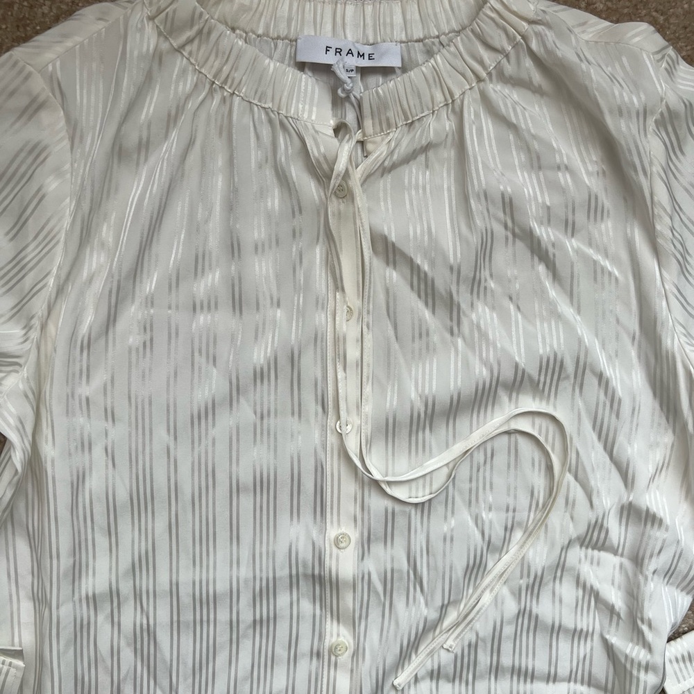 Frame Ivory Mock Neck long Sleeve top in Ivory Size S